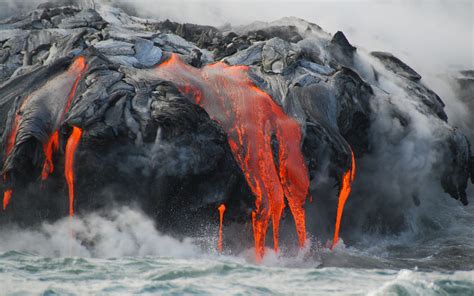 Lava Flow From Hawaii Volcano United States 1800x2880