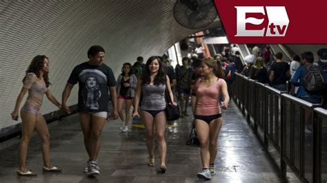 viajan sin pantalones en el metro no pants subway ride méxico 2014 youtube