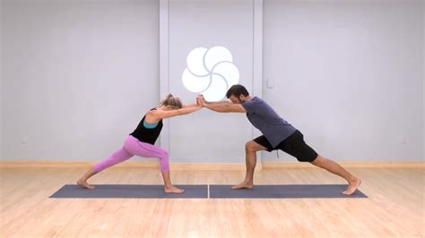 9 Pose Yoga Ini Bisa Dilakukan Bareng Pasangan Pengganti Kencan