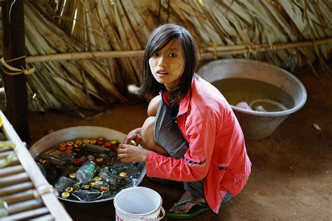 ミャンマー土産に自然派化粧品「タナカ」のフェイスパウダーを Tripping