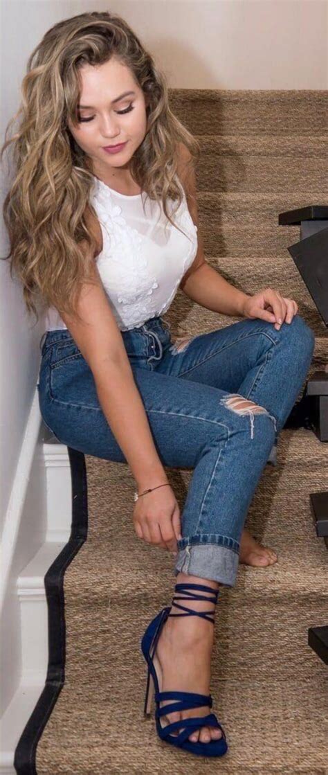 tight blonde brec bassinger has me super hard i d love to use her tight body bet she s wild