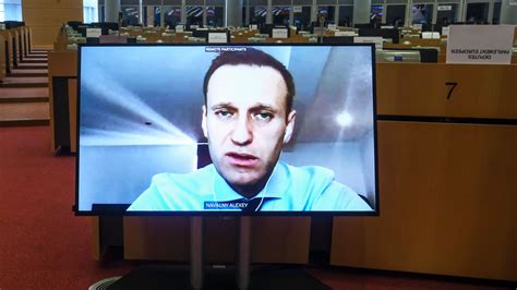 Russian Officers Were Near Navalny When He Was Poisoned Report Says