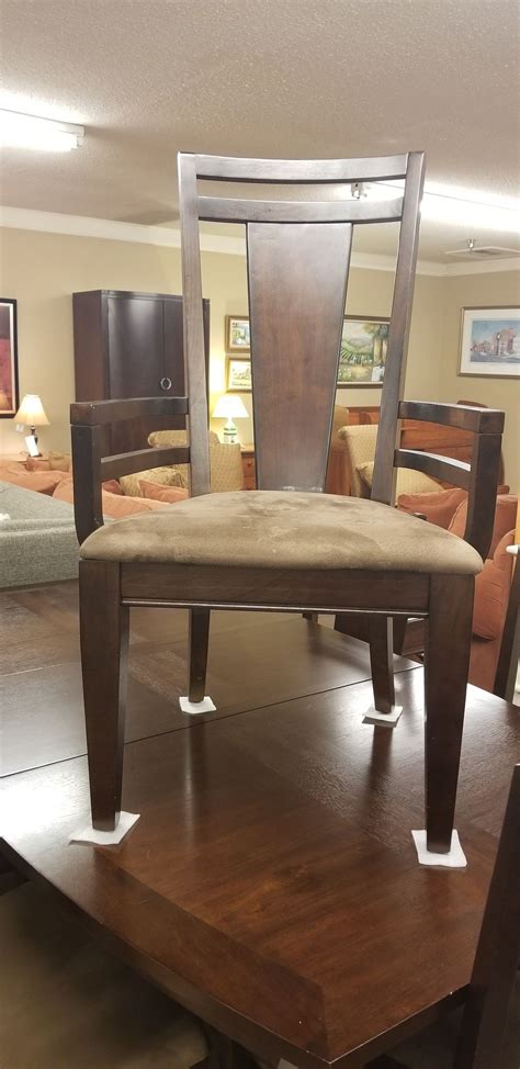 Broyhilll Table W6 Chairs Delmarva Furniture Consignment