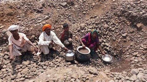 in savri village of madhya pradesh people stay thirsty as river and handpumps go dry