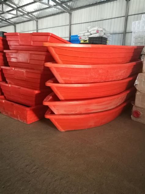 Polyethylene 6 Persons Hard Plastic Fishing Boats 800kg Loading A36m