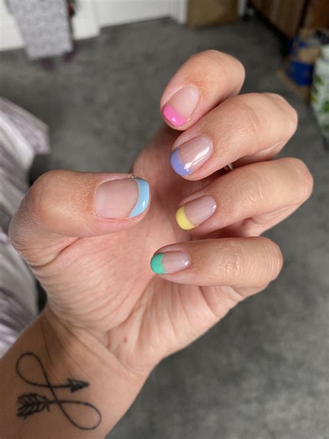 51 Short Rainbow French Tip Nails Nuage Detoiles