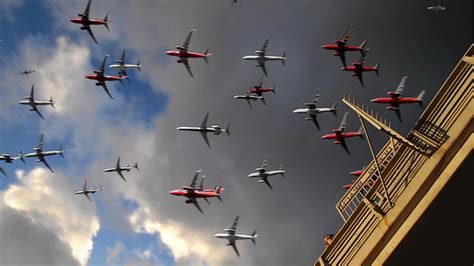A Composite Time Lapse Of 90 Airplanes Taking Off In 30 Seconds