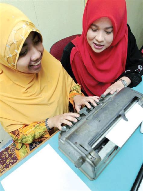 The light) is the 24th chapter (sūrah) of the quran with 64 verses (āyāt). Buta mata celik al-Quran | Harian Metro