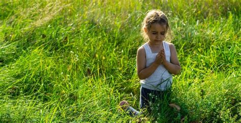 Premium Photo Little Girl Closed Her Eyes Praying Outdoors Hands