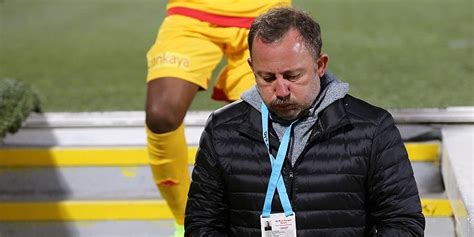 Gaziantepspor teknik direktörlüğüne getirilen sergen yalçın'ın yardımcıları da belli oldu. Sergen Yalçın dönüyor!