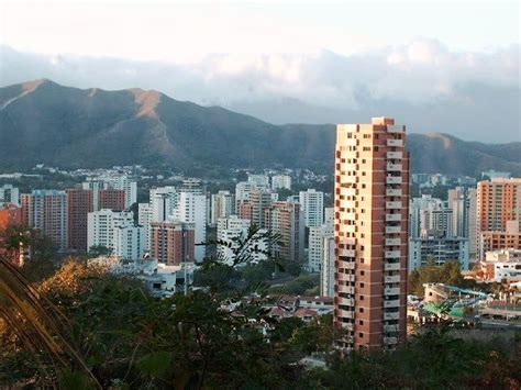 Urbanización el bosque, ubicado en la parroquia urbana san josé, ciudad urbana valencia, municipio valencia, estado carabobo tiene el código postal oficial 2001. URBANIZACION EL BOSQUE _VALENCIA
