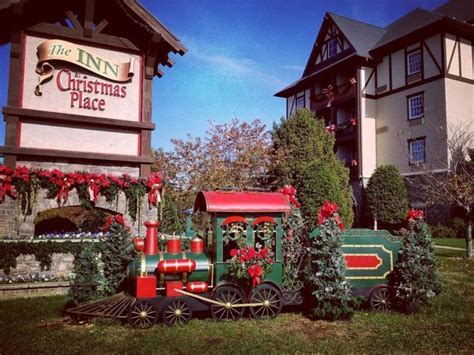 Have The Coziest Christmas Ever At This Twinkly Sparkly Tennessee Inn