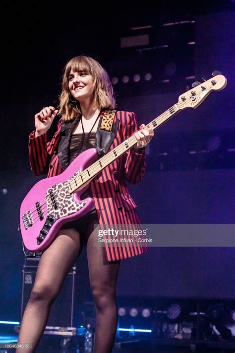 Victoria De Angelis Of Måneskin Performs On Stage At Fabrique Club On Victoria Foto Di