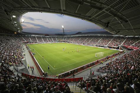 It is the 6th largest and the 14th most populous of the 50 states. AZ Stadion, Alkmaar — Zwarts & Jansma Architects