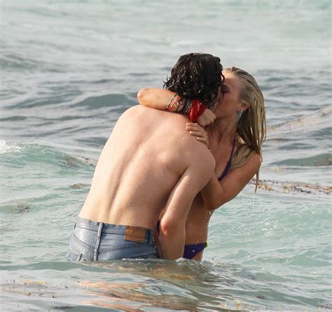 Julianne Hough In Bikini filming Rock of Ages in Miami May 23 アスリート