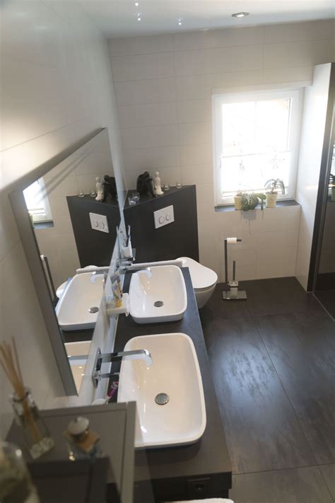 Um die badewanne renovieren zu können, sollten sie die wanne vor dem streichen und lackieren erst einmal gründlich reinigen. Pin von BOOR Bäder, Fliesen, Sanitär auf BOOR Bäder ...