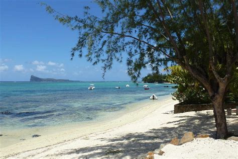 Des heurts entre manifestants et forces de l'ordre ont été signalés notamment dans la capitale. Les plus belles plages de l'île Maurice - Le Mag Voyageurs