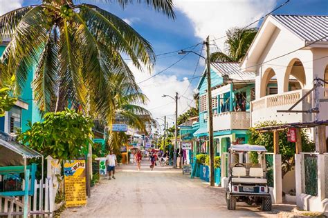 Example sentences from the web for caulker. Belize - Caye Caulker