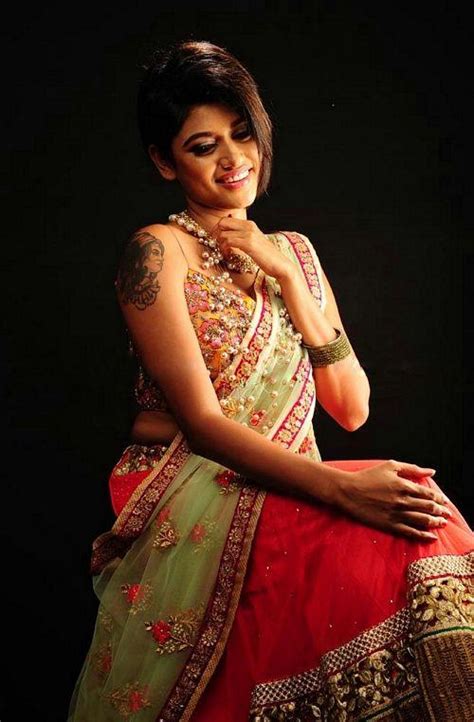 Oviya Hot And Spicy Saree Pictures Hd Images In Saree