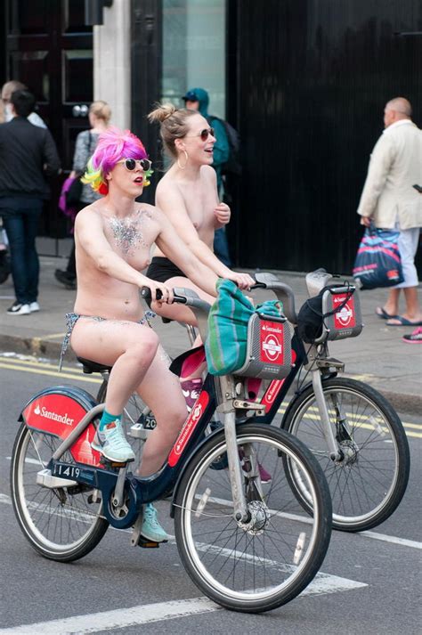 【画像】女の子が素っ裸で自転車に乗るイベントとか天国過ぎるだろ・・・ ポッカキット