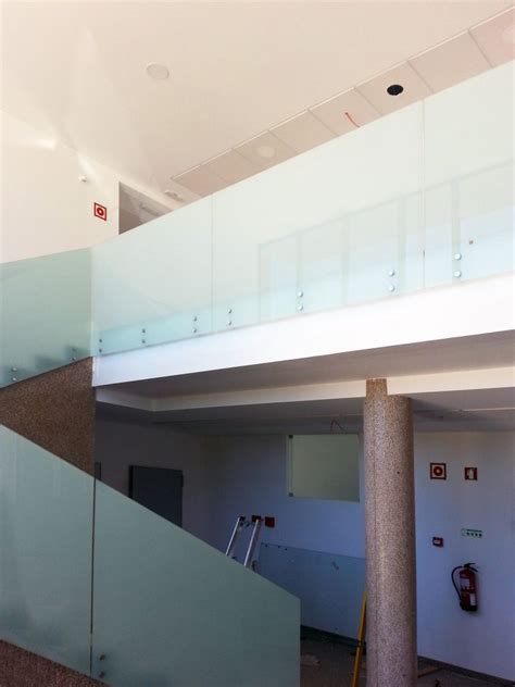 Vendemos e fazemos montagem de vidro em todo o tipo de obra. Galería - Vidraria Mortágua