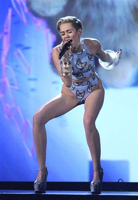 Miley Cyrus Miley Cyrus American Music Awards Jennifer Hudson