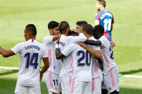 Fifa best club of the 20th century. Real Madrid announce squad for 2020/21 Champions League ...