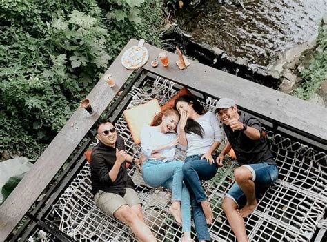 Gambar tentang Unik, 6 Tempat Makan Ini Sajikan Sensasi Bersantap di Atas