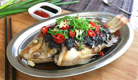 Black bean (douchi, 豆豉) is the fermented bean which has a concentrated savory flavor. Fish with black bean sauce - How to steam in the ...