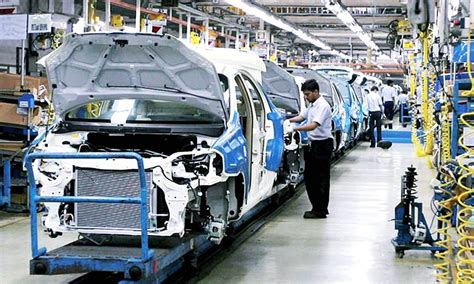 Indias Passenger Vehicle Sales Drop At Steepest Pace In Nearly Two Decades