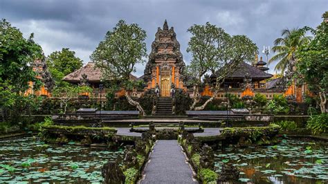 The Magic Of The Palace In Ubud A Place Of Music And Dance Bulgari