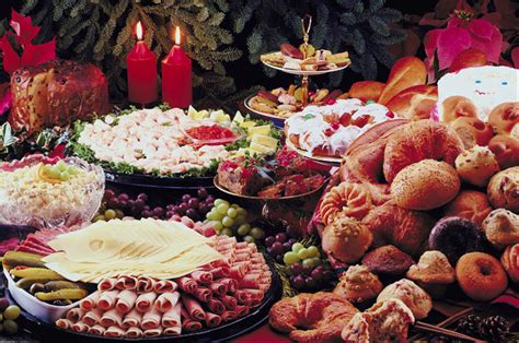 There are no holidays without delicious meals typical of this or that country. Christmas Traditional Food | Xmasblor