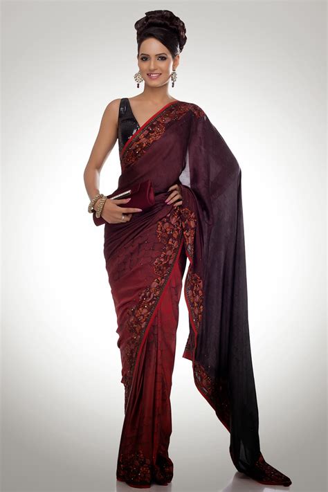 We offer some of the latest trends in engagement sarees to suit your desire or style in designer wear sober look to heavy look. Indian Desi females in saree (full HD) ~ Photo chocolate