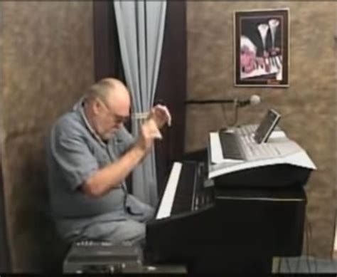 80 Year Old Plays Lightning Fast Boogie Woogie Jam On Piano