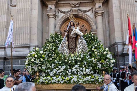 Fotos Multitudinaria Procesión Y Oración Por Chile A La Virgen Del