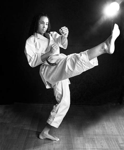 Pin By Neil Shah On Amazing Female Martial Artists Women Karate