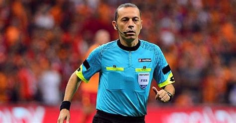 Fenerbahçe'nin gaziantep fk ile oynadığı karşılaşmada fifa kokartlı hakem cüneyt çakır'ın yeni saç stili de dikkat çekti. 4 dakikada 2 penaltı mı? Tartışmalı kararlar! - Son Dakika ...