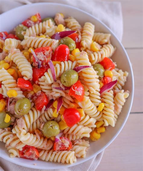 Giunta a bollore, salate e buttate la pasta, che dovrà cuocere per i minuti indicati. PASTA FREDDA AL TONNO | Fatto in casa da Benedetta Rossi ...