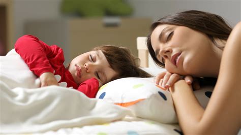 Müde 5 Tricks Wie Du Dich Auch Nach Wenig Schlaf Erholt Fühlst