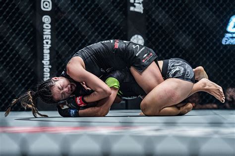 Angela Lee Submits Xiong Jing Nan In The Final Seconds To Retain The