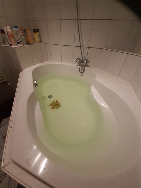 Piss Bath R Makemesuffer