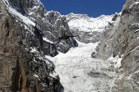 10 Indian Soldiers Missing After Siachen Avalanche