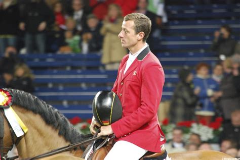 Grégory wathelet is a belgian equestrian who competes in the sport of show jumping. Vidéo Buzz: Grégory Wathelet perd sa bride à Paris... | Le ...