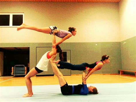 Akrobatik Im Turnverein Acro Yoga Poses Acro Dance Acro Gymnastics