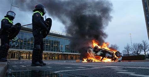 Vorige protest in nederland tegen coronamaatregelen (8): Opnieuw protest in Nederland: politie zet traangas en ...