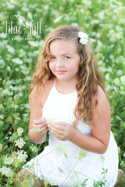 Tween Girl In A Field Of Queen Annes Lace Portrait © Lilac Hill Photography Tween Photography