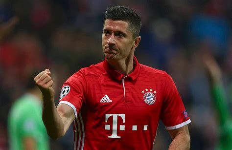 Robert lewandowski's first the best award capped one massive season for the footballer, and most of his peers acknowledged his form throughout the year. Złota Piłka 2016. Robert Lewandowski nominowany przez ...
