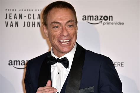 Con sólo ver el póster de la peli, ya el último mercenario (2021). Jean-Claude Van Damme has new girlfriend, teases reveal