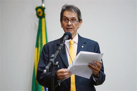 O ministro do supremo tribunal federal (stf) alexandre de moraes . Moraes vê 'sérios indícios de prática de crimes' por ...
