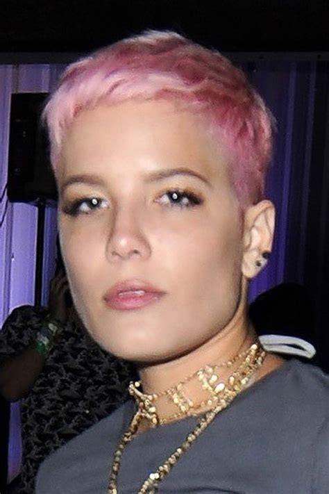 Halsey's Hairstyles & Hair Colors | Steal Her Style
